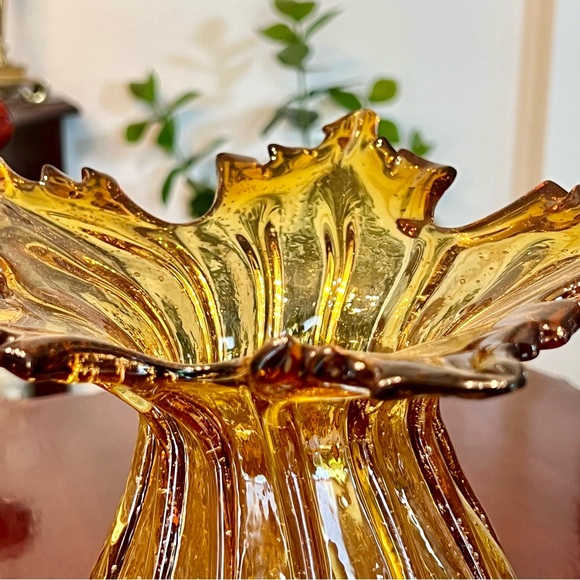 VTG Stretch Glass Vase Amber Ribbed Body Sunburst Flared Mouth Hand Blown 1960s - Picture 7 of 11